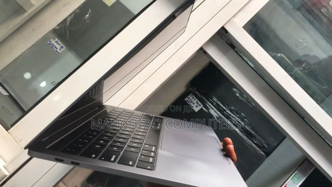 Laptop Apple MacBook Pro 2018 8GB Intel Core I5 SSD 512GB
