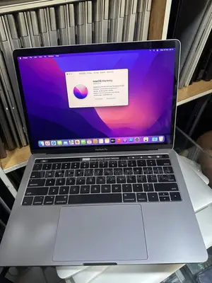 Laptop Apple MacBook Pro 2017 16GB Intel Core I7 SSD 256GB