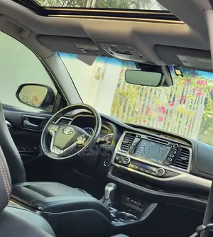 Toyota Highlander XLE 4x4 V6 (3.5L 6cyl 8A) 2018 Black