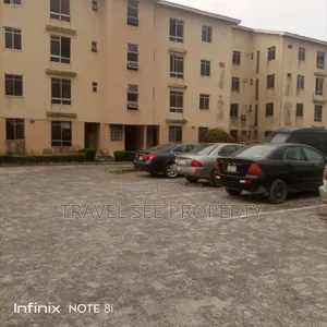 3bdrm Block of Flats in Residential Area for rent