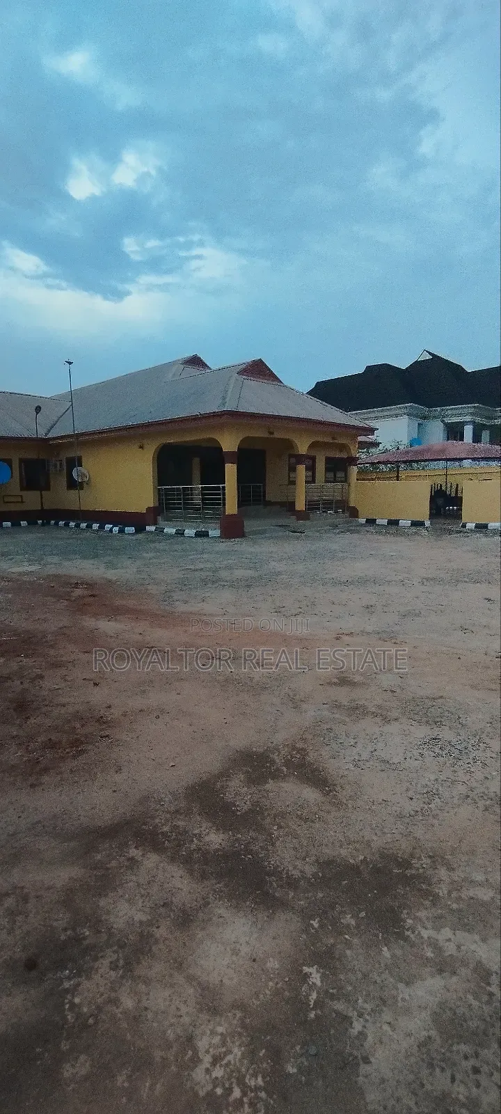 22 Rooms Hotel Mini Hall for Lease