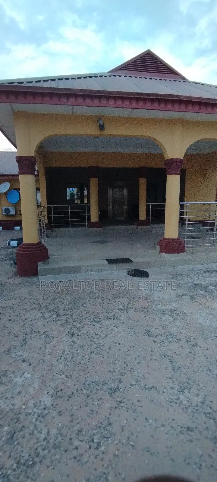 22 Rooms Hotel Mini Hall for Lease
