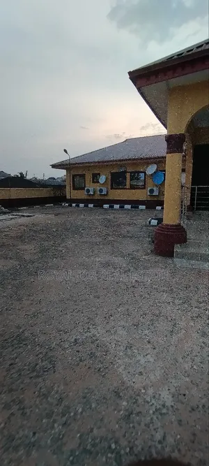 22 Rooms Hotel Mini Hall for Lease