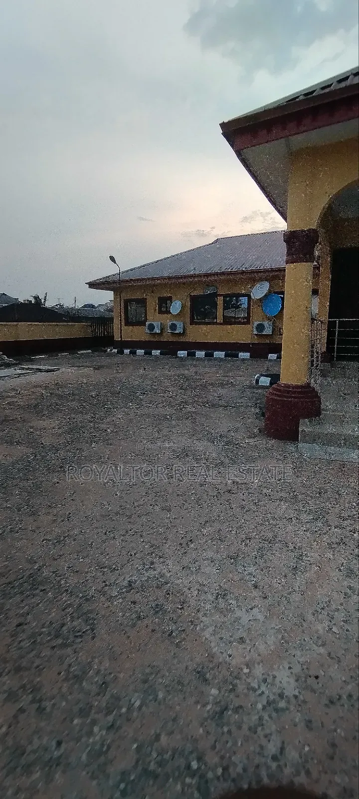 22 Rooms Hotel Mini Hall for Lease