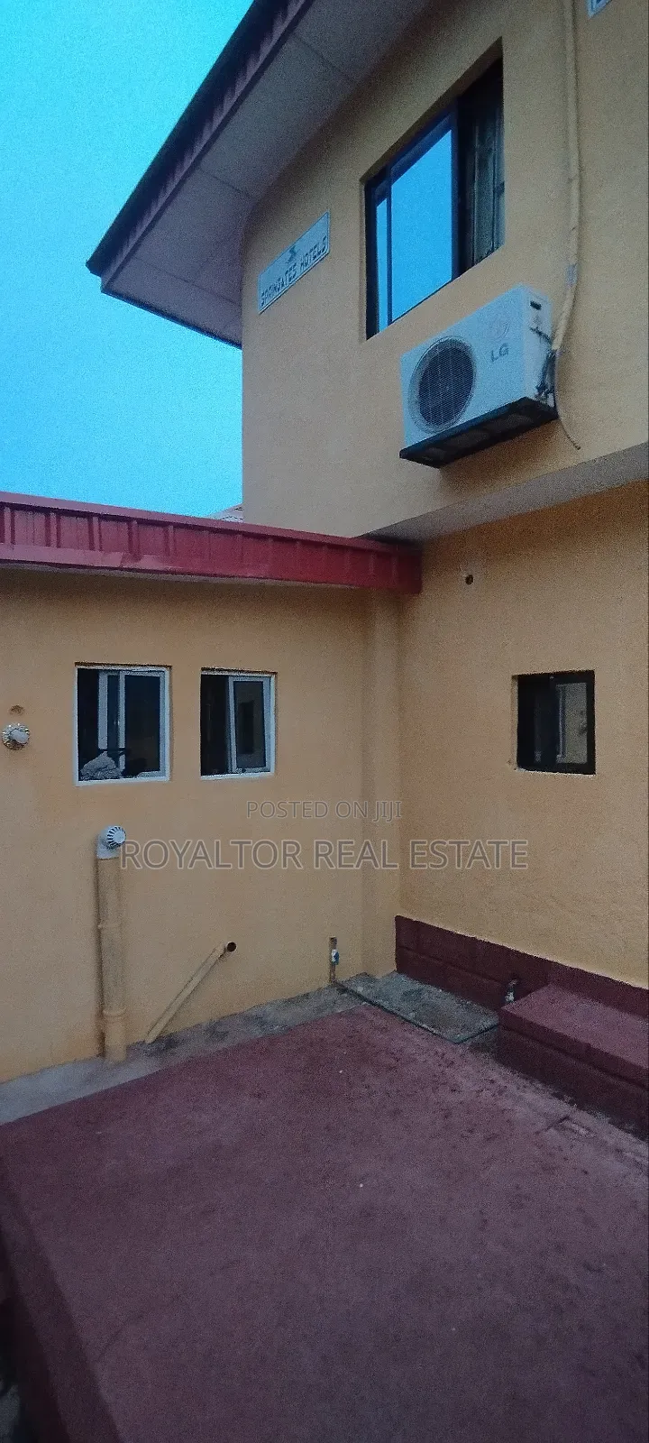 22 Rooms Hotel Mini Hall for Lease