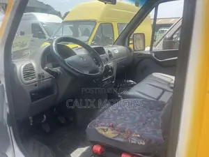 Mercedes-Benz Sprinter 2008 Yellow
