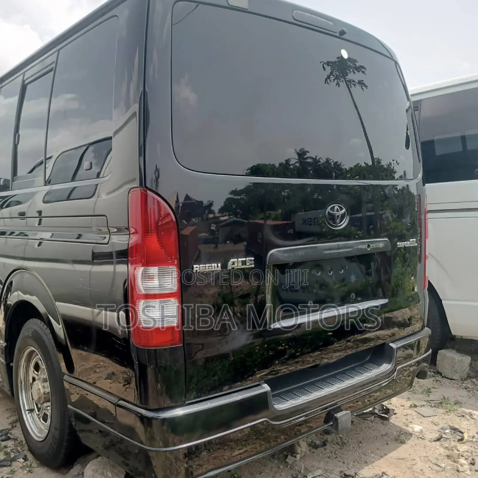 Toyota HiAce 2014 Black
