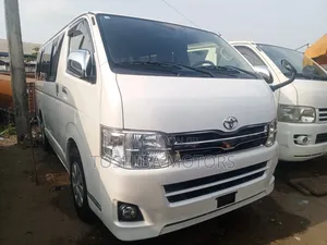 Toyota HiAce 2015 White