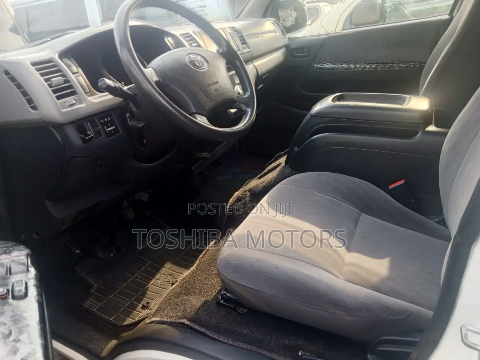 Toyota HiAce 2015 White