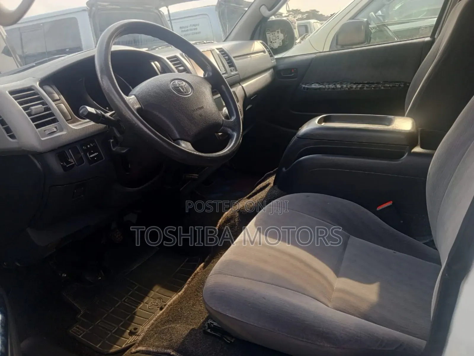 Toyota HiAce 2015 White