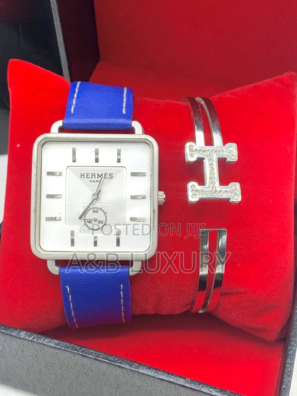 Female Set Herms Watch