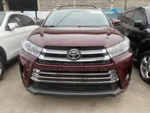 Toyota Highlander XLE V6 4x4 (3.5L 6cyl 6A) 2016 Red