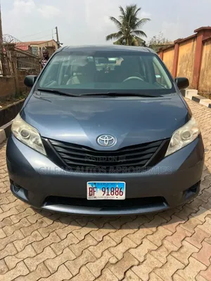 Toyota Sienna LE 7-Passenger Mobility 4dr Minivan (3.5L 6cyl 6A) 2014