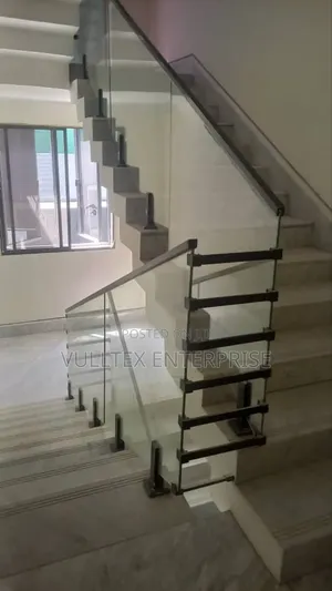 Long Spigot Staircase Railing Framless