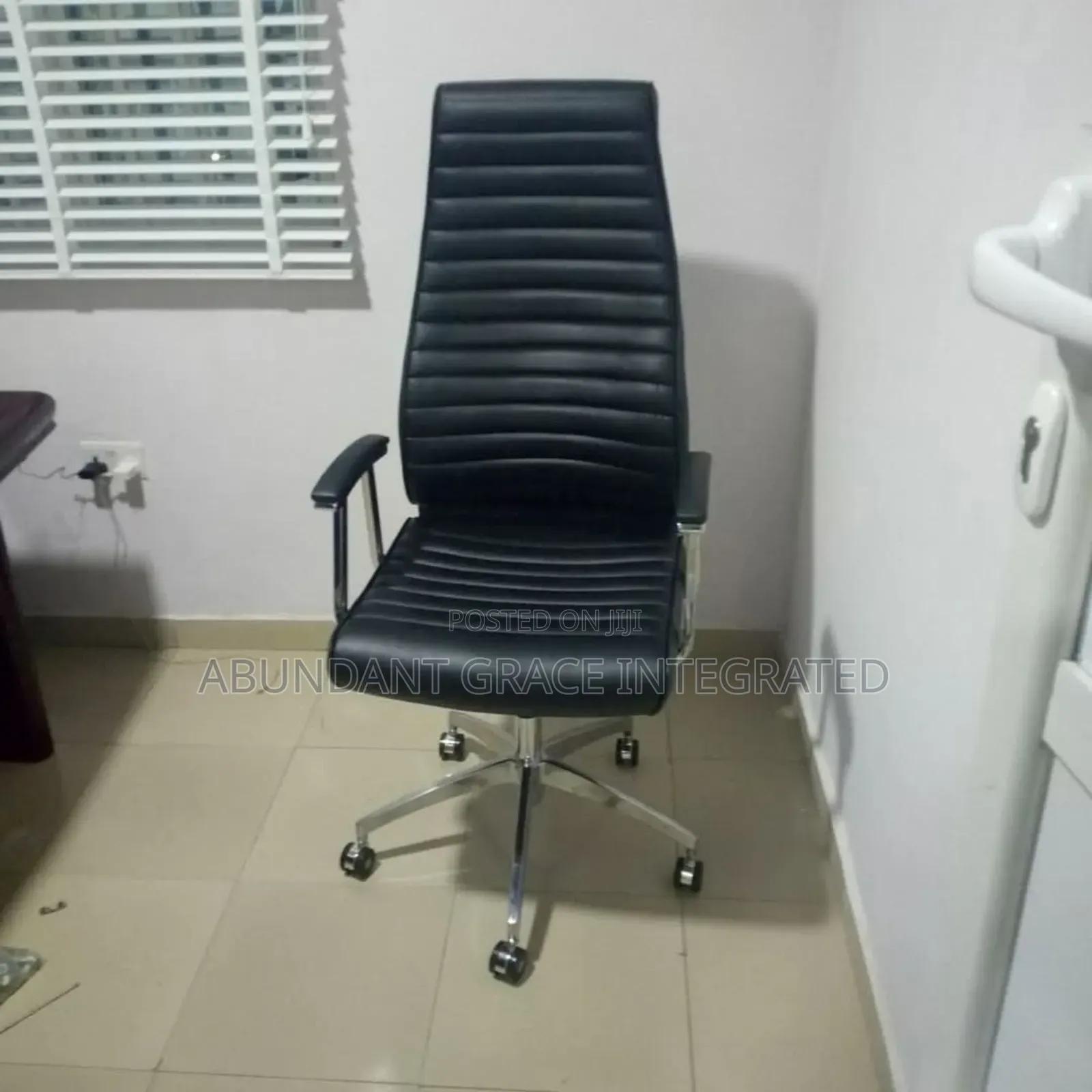 High-Back Office Chair Luxury.