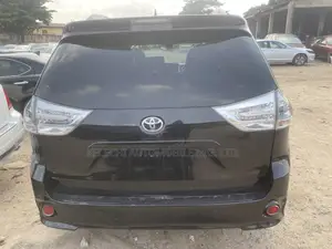Toyota Sienna XLE Premium AWD 2019 Black