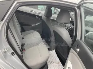 Hyundai Accent SE Automatic 2012 Silver