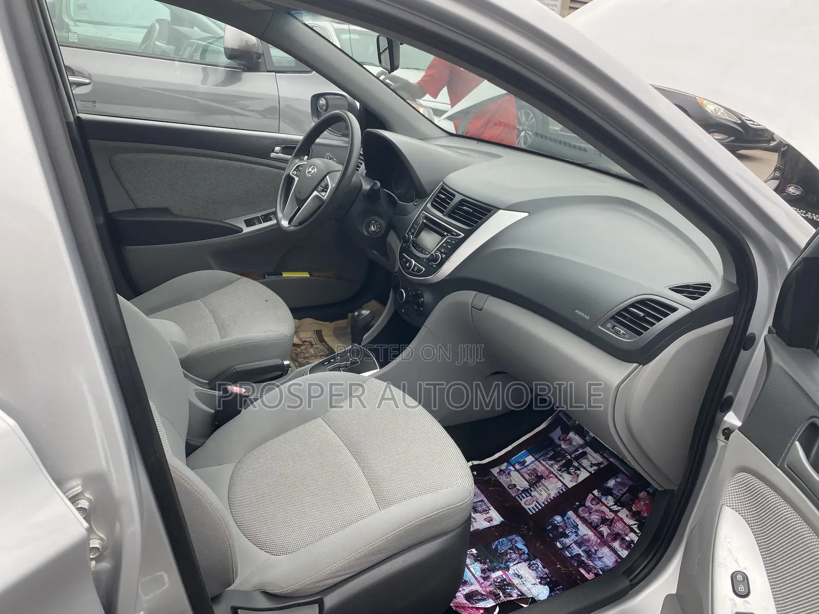 Hyundai Accent SE Automatic 2012 Silver
