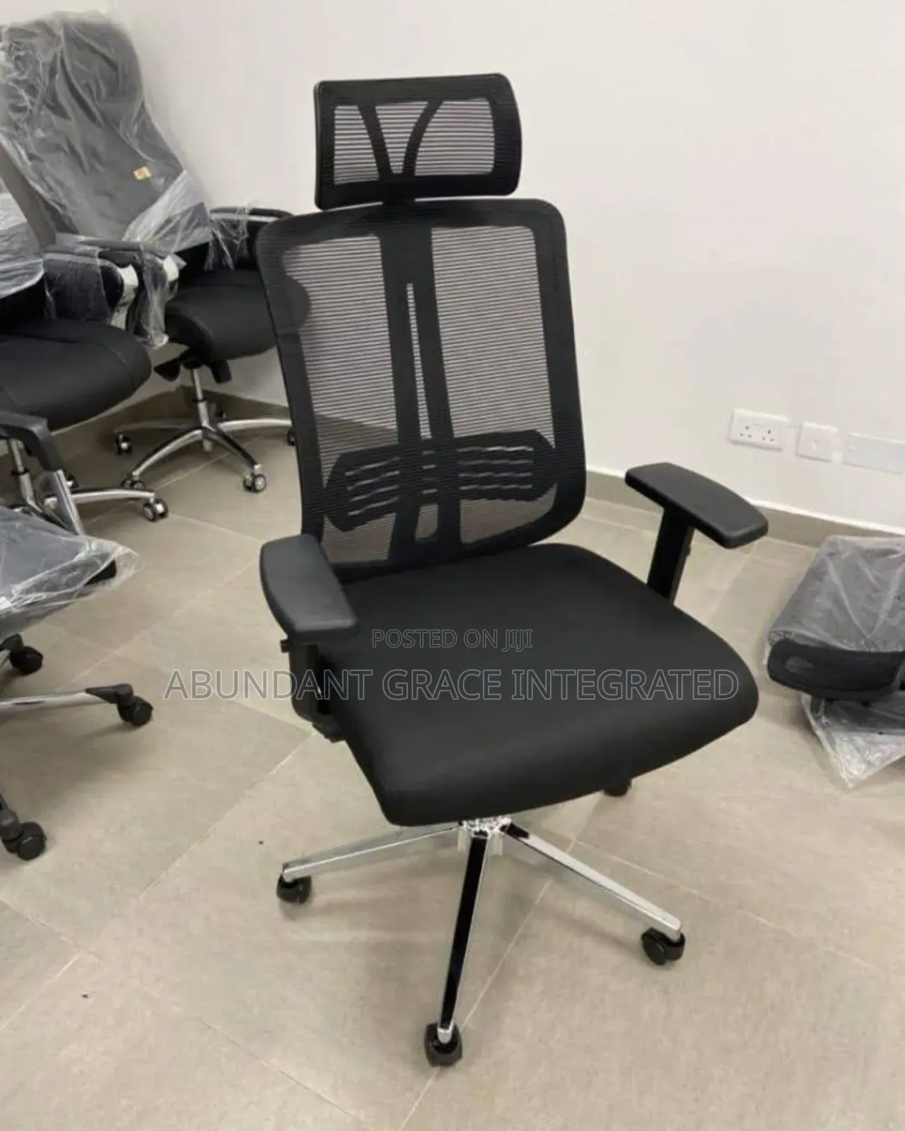 Office Chair With Headrest and Adjustable Hand.