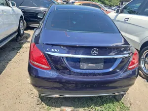 Mercedes-Benz C300 2016 Blue
