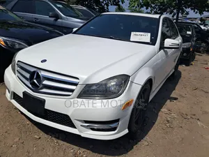 Mercedes-Benz C300 Sport 4Matic Sedan AWD (3.5L 6cyl 7A) 2013 White
