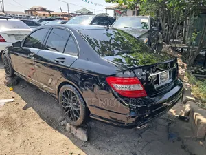 Mercedes-Benz C300 2010 Black