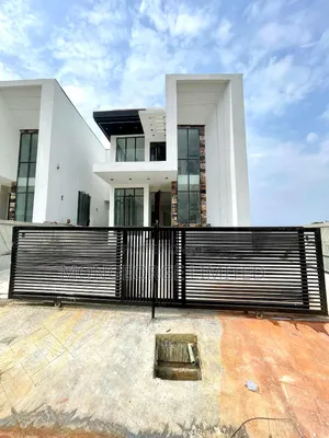5bdrm Duplex in Chevron for sale
