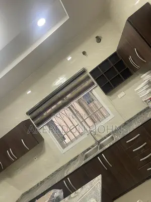 5bdrm Townhouse / Terrace in Wuye for rent