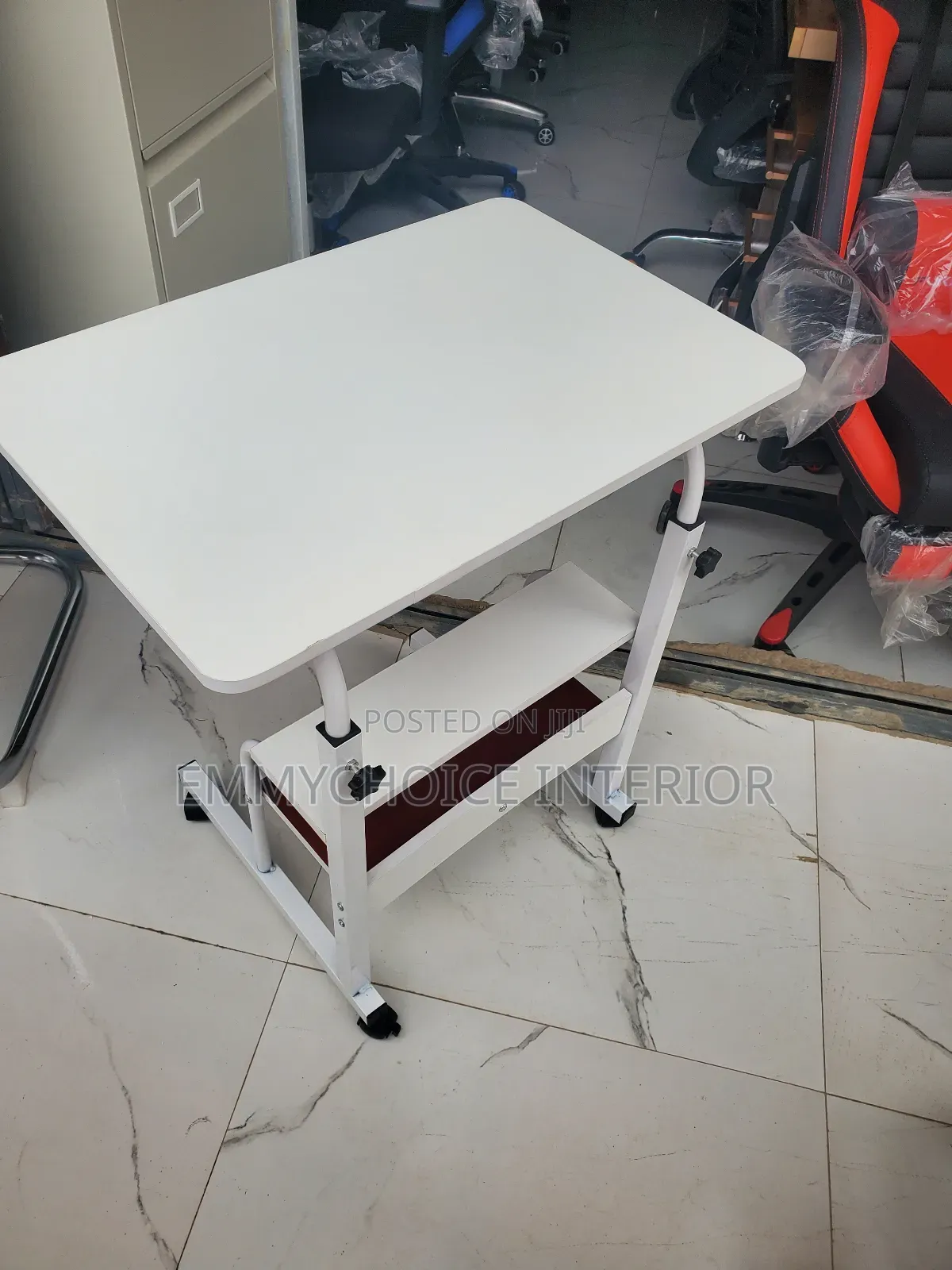 Adjustable Computer Table