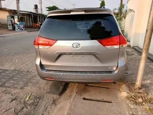 Toyota Sienna 2012 Blue