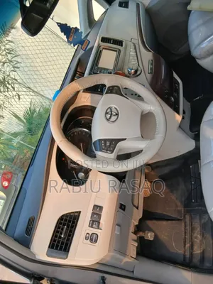 Toyota Sienna 2012 Blue
