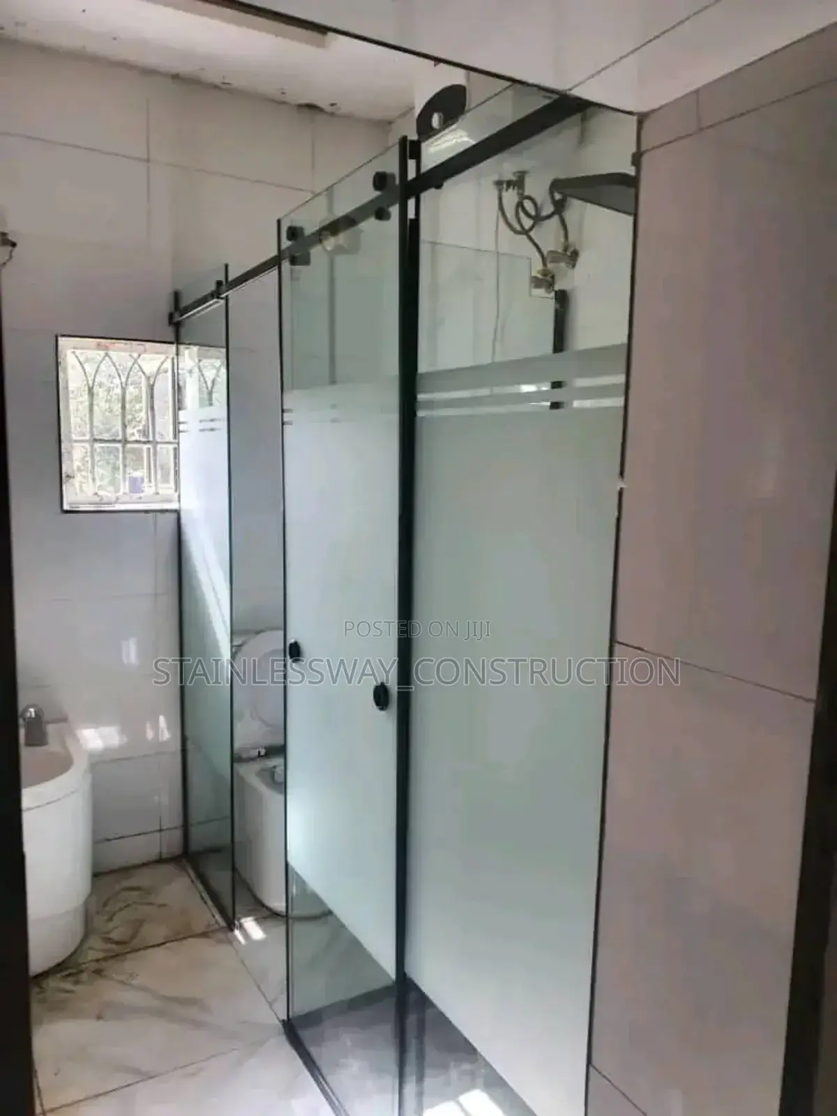 Shower Cubicle With Back Accessories
