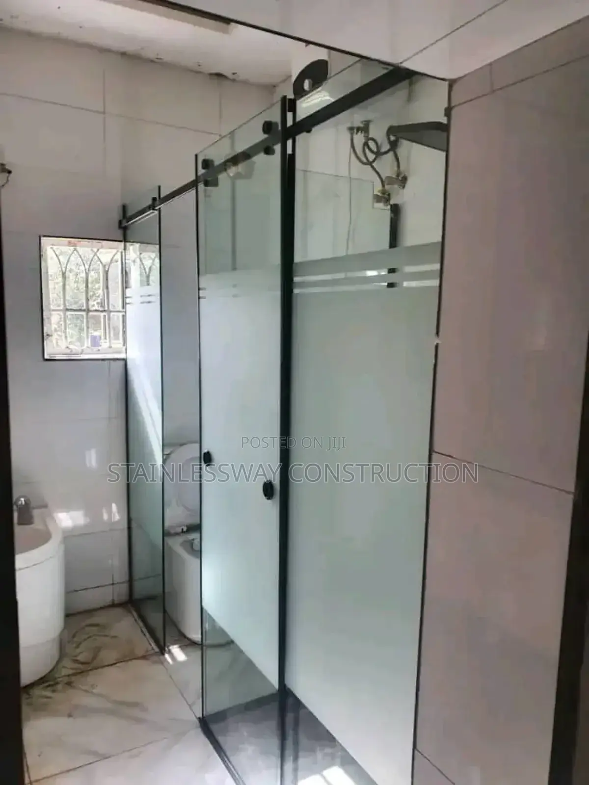 Shower Cubicle With Back Accessories