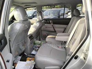 Toyota Highlander Limited 3.5l 4WD 2013 Silver