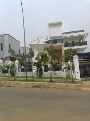 8bdrm Mansion in Katampe Extension for sale