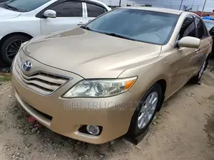 Toyota Camry LE V6 4dr Sedan (3.5L 6cyl 6AM) 2010 Gold