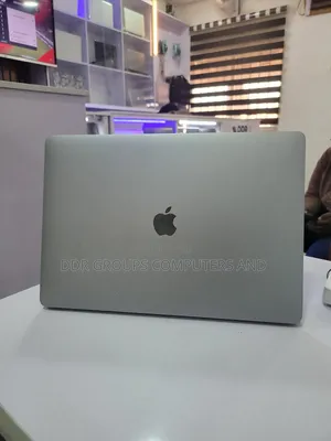 Laptop Apple MacBook Pro 2017 16GB Intel Core I7 SSD 512GB