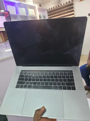 Laptop Apple MacBook Pro 2017 16GB Intel Core I7 SSD 512GB