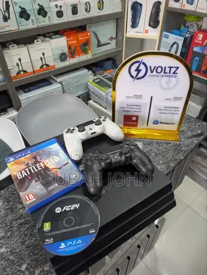 Clean Ps4 Pro 1tb With 2 Game Pads