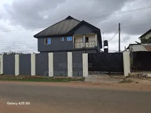 5bdrm Block of Flats in Benin City for sale