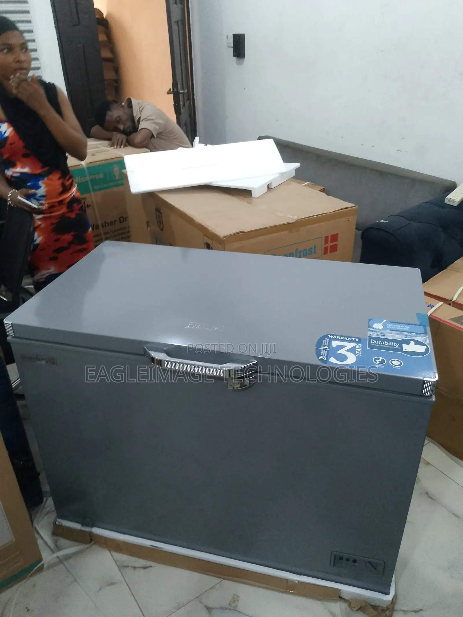 Scanfrost Easy Maintanece 300 Litres Chest Freezer