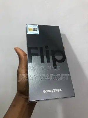 New Samsung Galaxy Z Flip4 128 GB