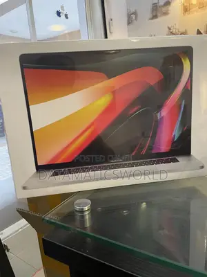 New Laptop Apple MacBook Pro 2019 16GB Intel Core i7 SSD 500GB