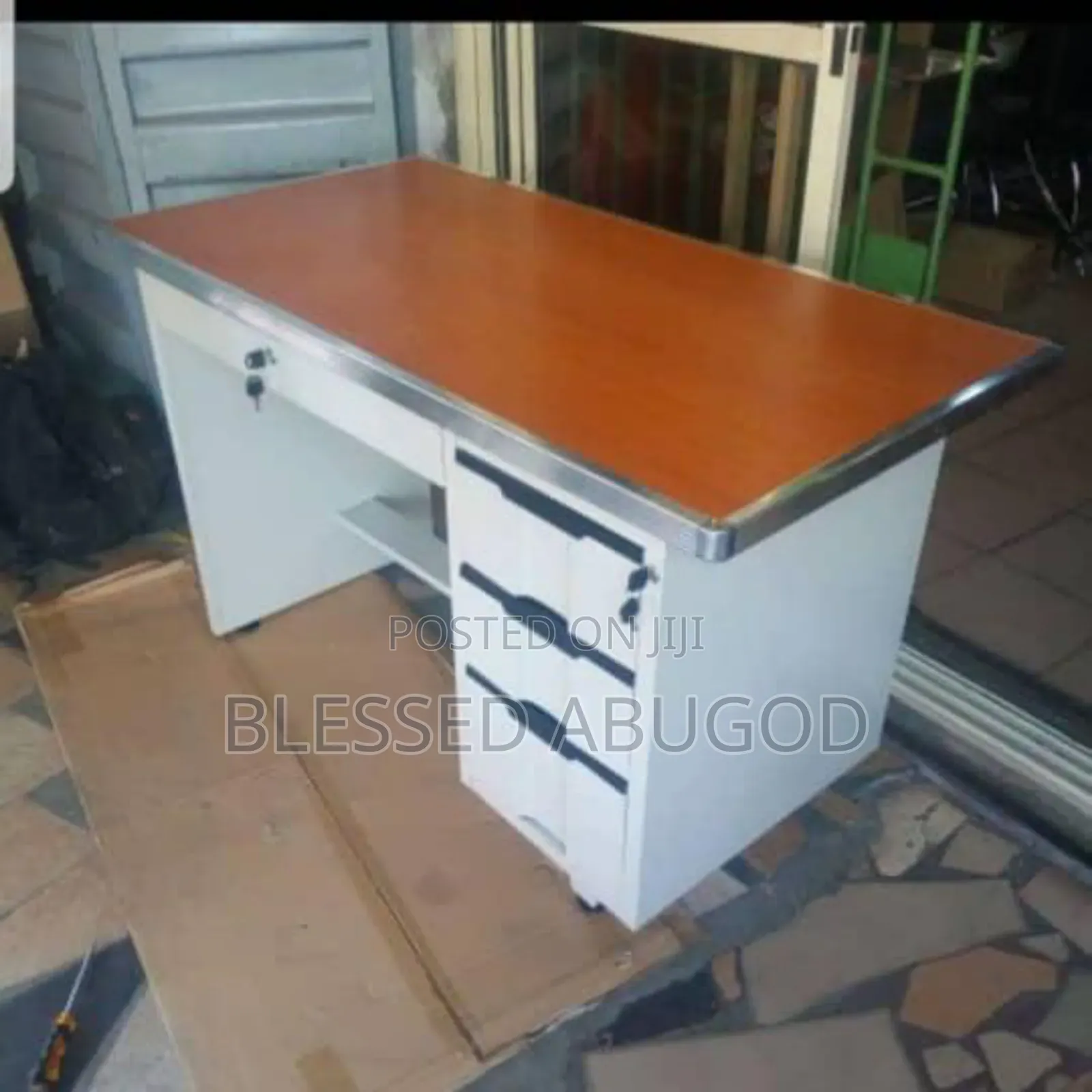 Executive Office Desk With 3 Drawer