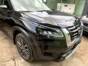 Nissan Pathfinder S 2024 Black