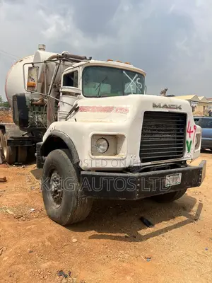 Photo - Concrete Mixer Company Used