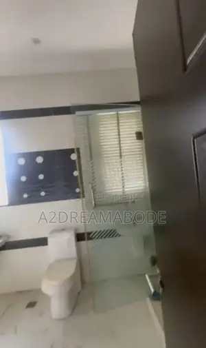 5bdrm Duplex in Magodo Phase 2 for rent
