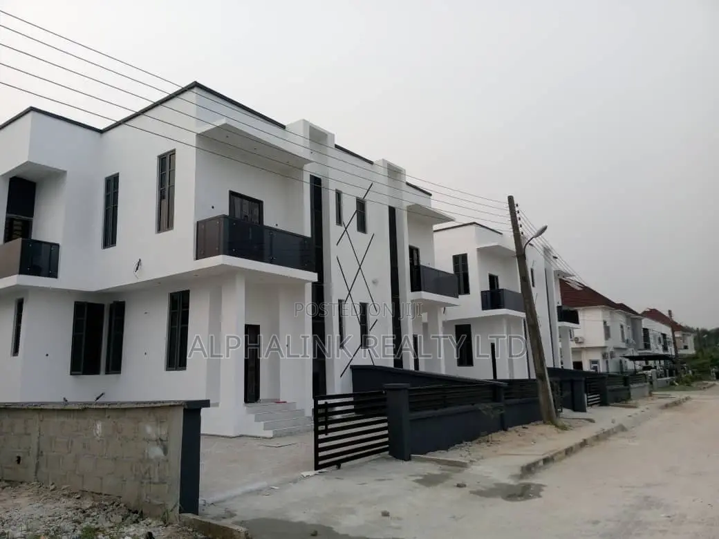 3bdrm Duplex in Sangotedo for sale