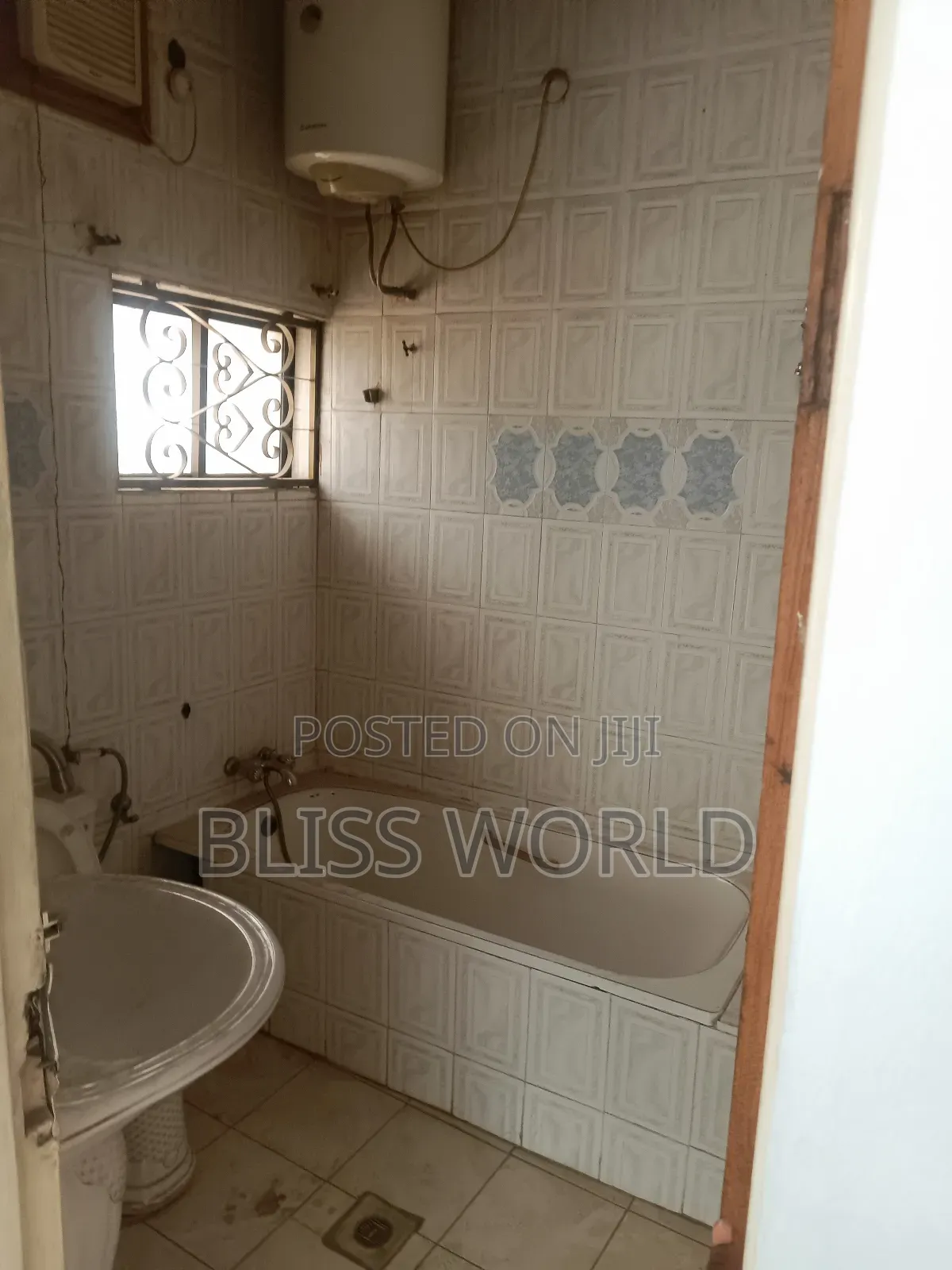 3bdrm Block of Flats in Utako for sale