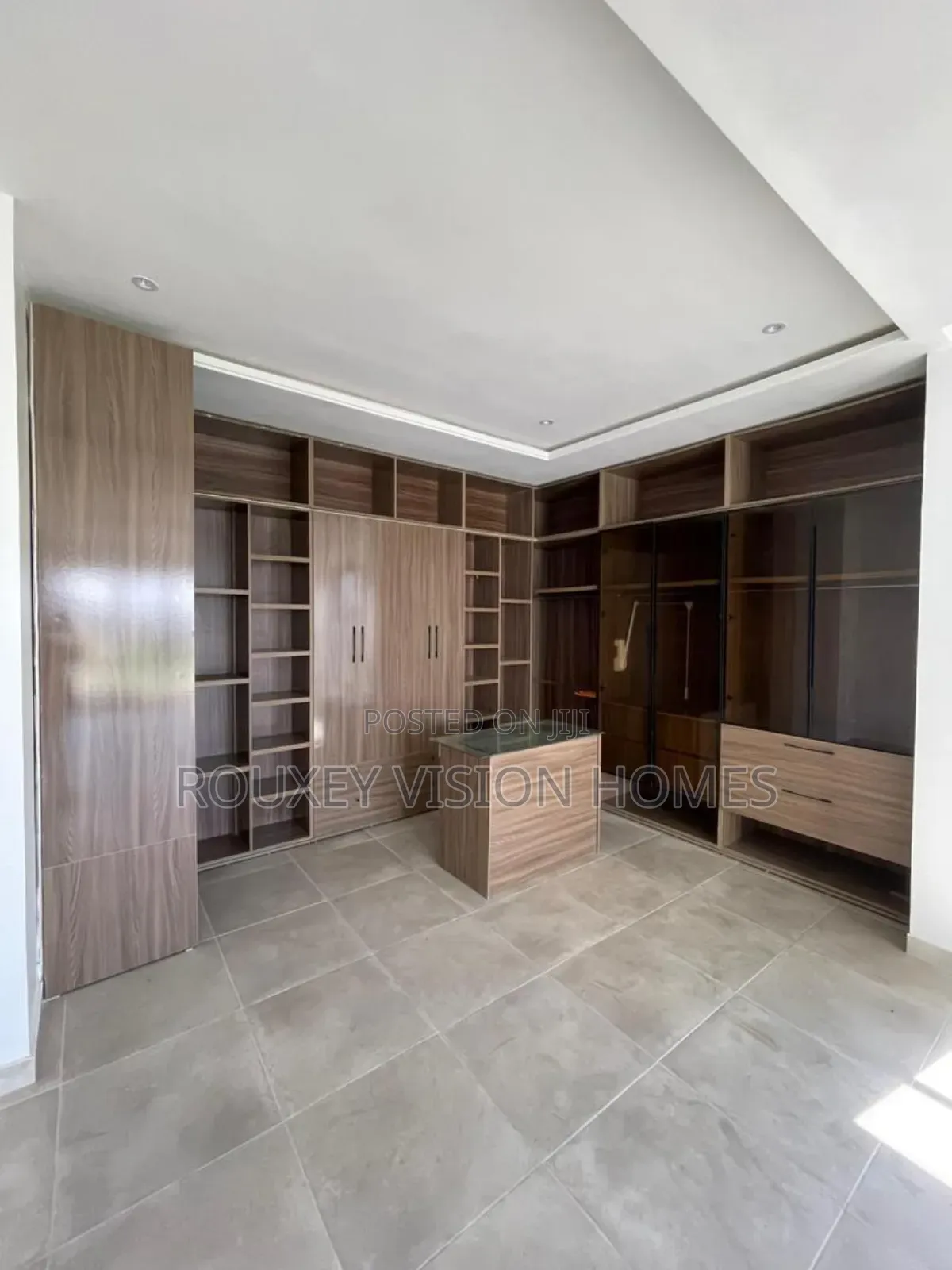 5bdrm Duplex in Ikate for sale